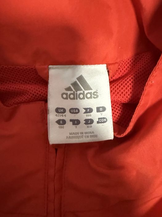 Костю adidas червоний