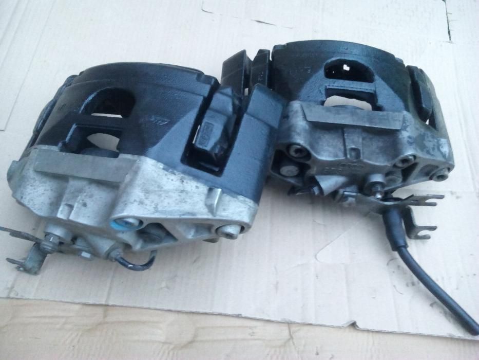 Audi A4 S4 B6 B7 zaciski hamulcowe przód