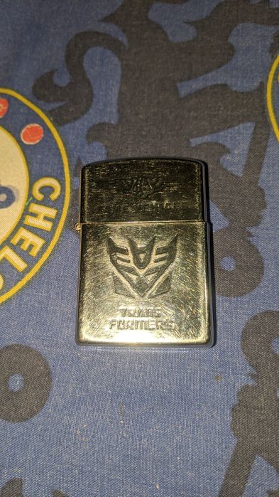 Зажигалка Zippo.