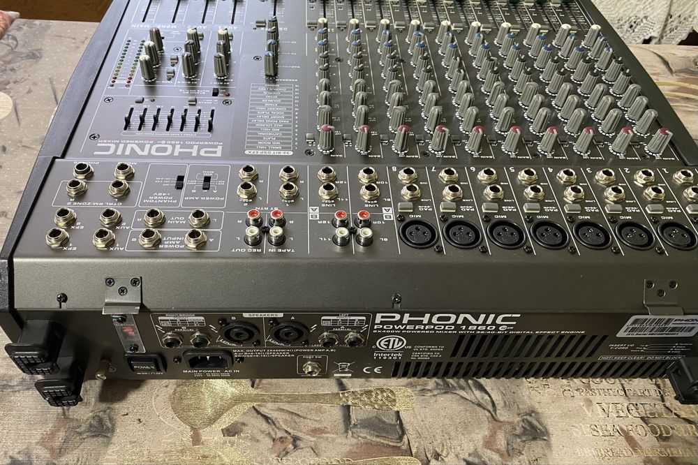 Активний мікшерний пульт - Phonic POWERPOD 1860 Plus