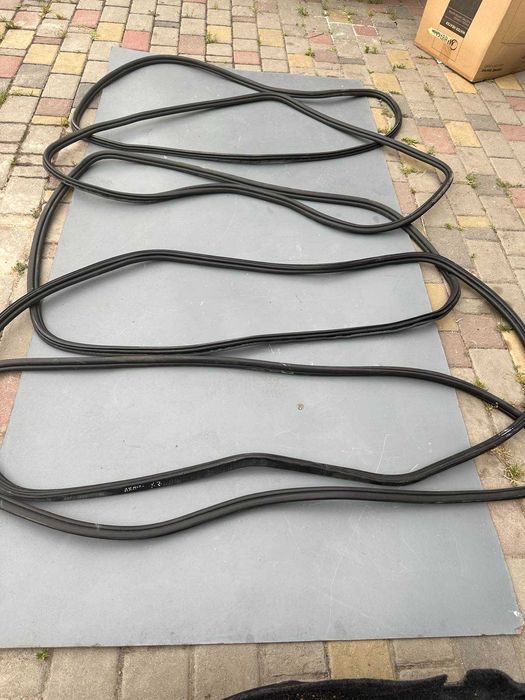 BMW X7 G07 Уплотнитель Проема двери  Ущільнювач Резинка  В наличии