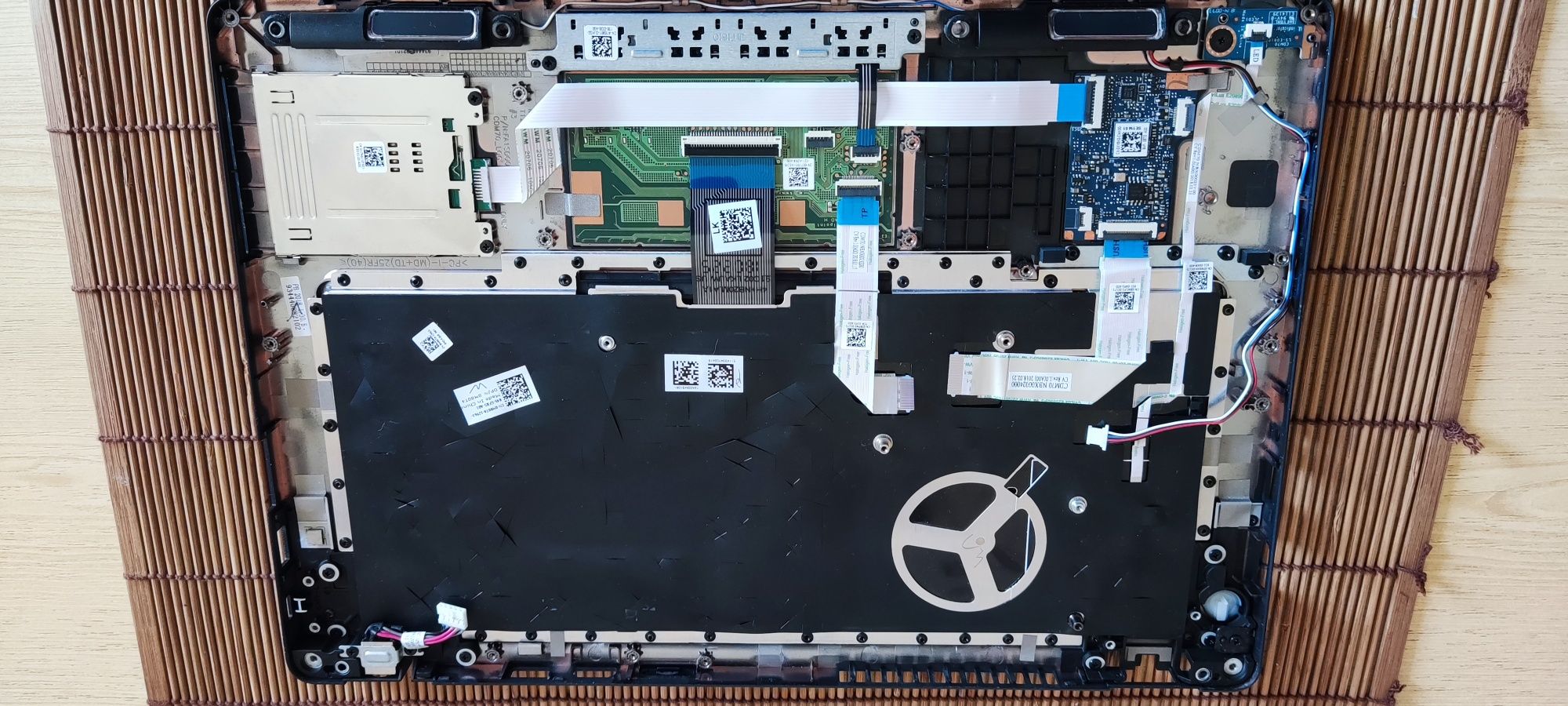 Топкейс в зборі з клавіатурою. Оригінал Dell Latitude 5490