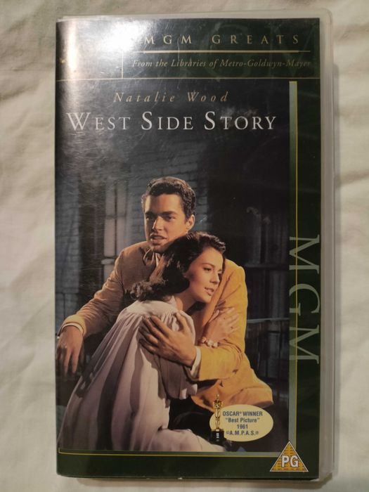 Відеокасети (VHS) з фільмами на іноземній мові привезені з Європи