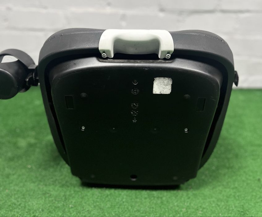 Дитяче автокрісло Chicco Oasys Fix Plus Evo Jet Black. Гарний стан.