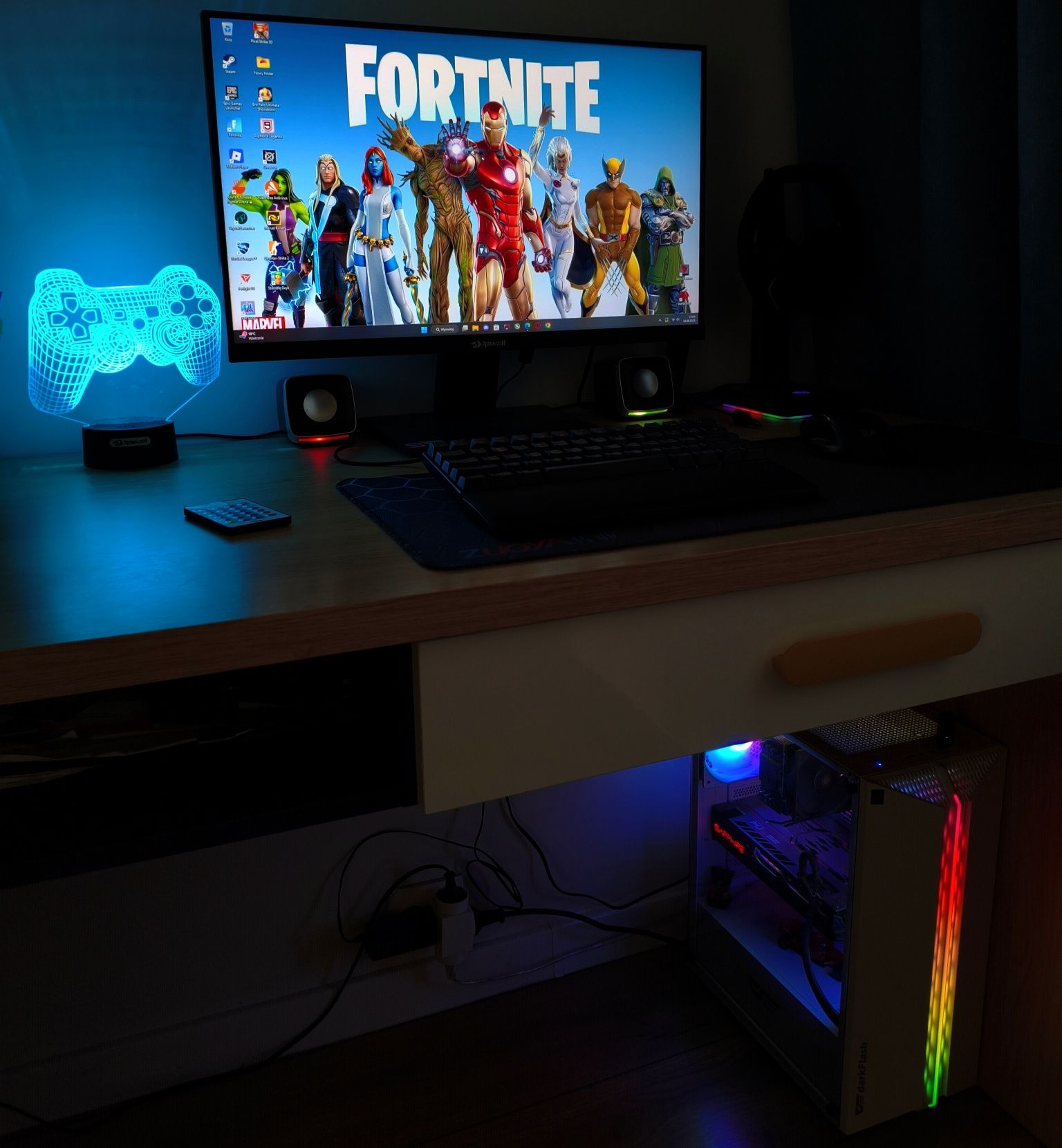 Komputer gamingowy PC cały zesaw monitor biurko fotel i dużo gratisów