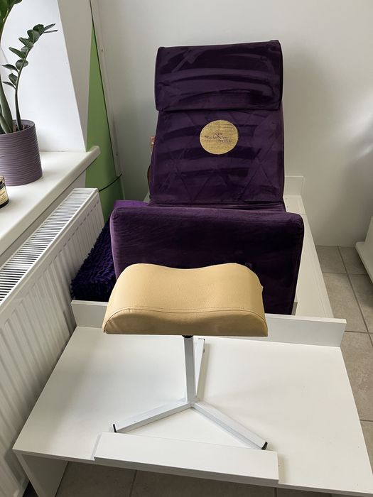 Продам педикюрне крісло, стілець, тринога, тумба-помічниця.