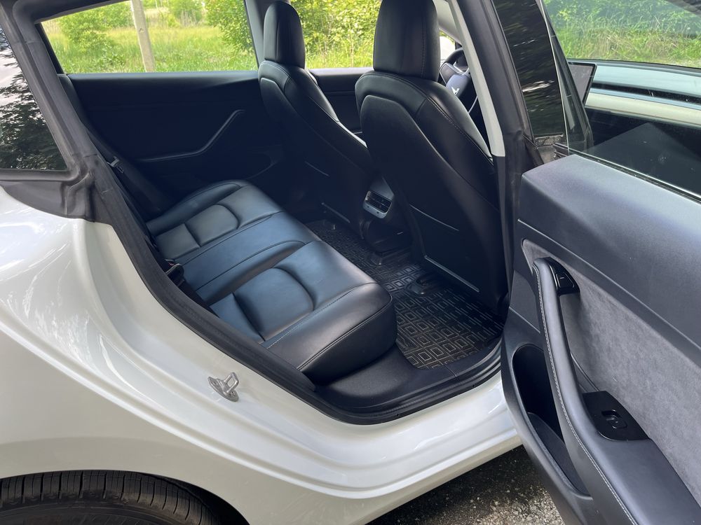 Tesla model 3 standard range plus