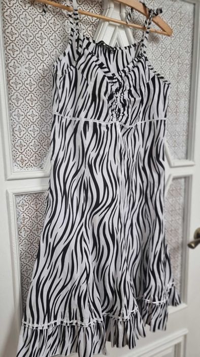 Sukienka na wiązanych ramiączkach - rozmiar 38