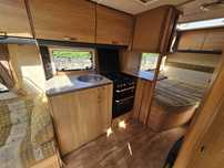 Caravana 4 dormidas com quarto e cama fixa