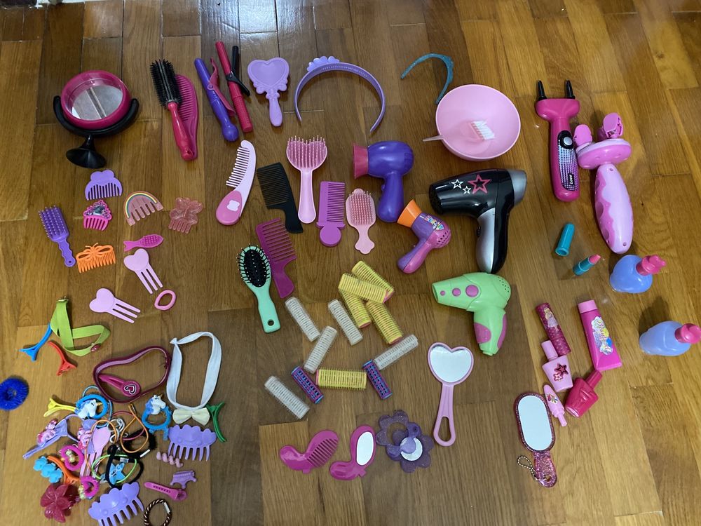 Brinquedos  e livros infantis