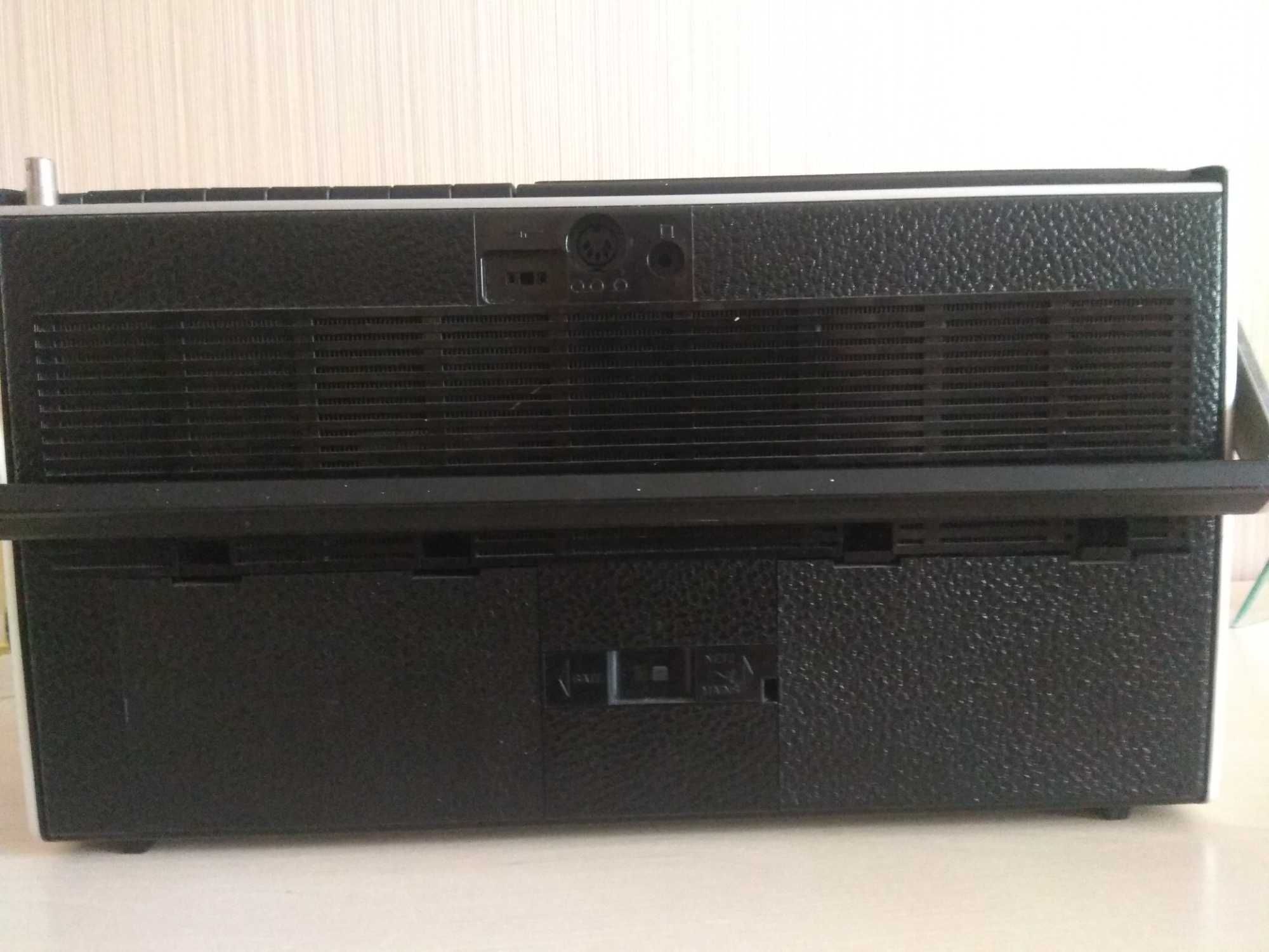 Радіоприймач Grundig Concert Boy 1100