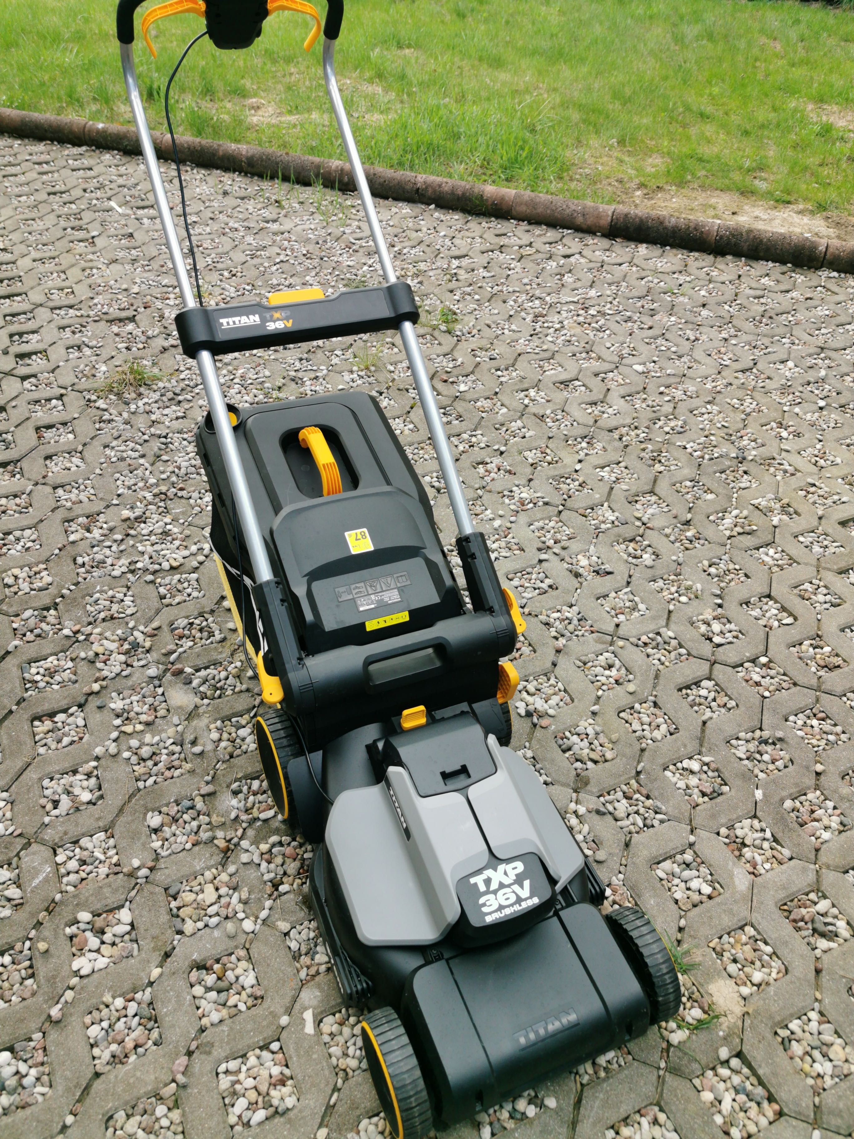 Kosiarka akumulatorowa Titan TTI836LWM 18V 5.0Ah