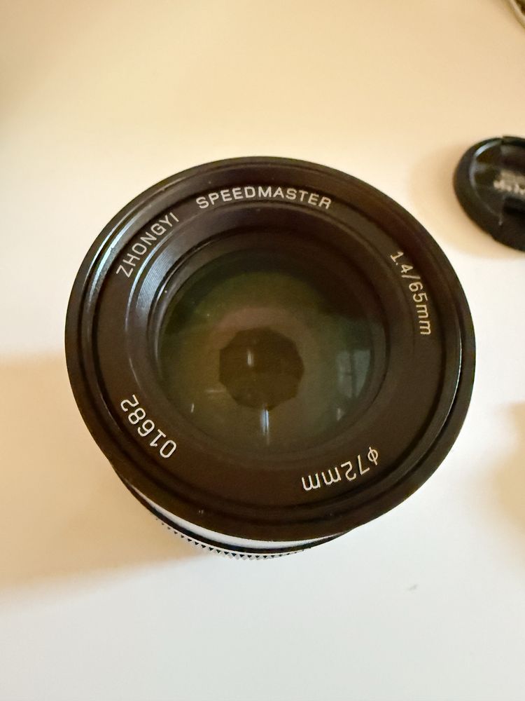 Mitakon Speedmaster 65 mm f/1.4