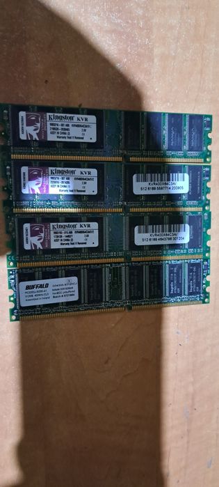 Memorias Ram Kingston... 1,2,3 G para portátil e torre.