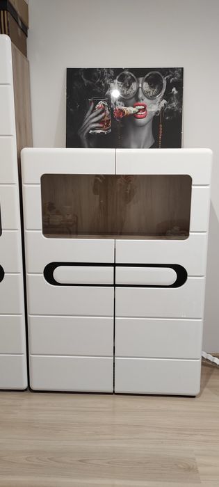 Zestaw mebli Byron 3 komody i witryna BRW