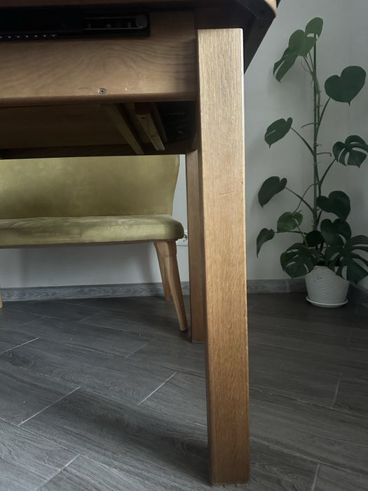 Великий дубовий розкладний стіл