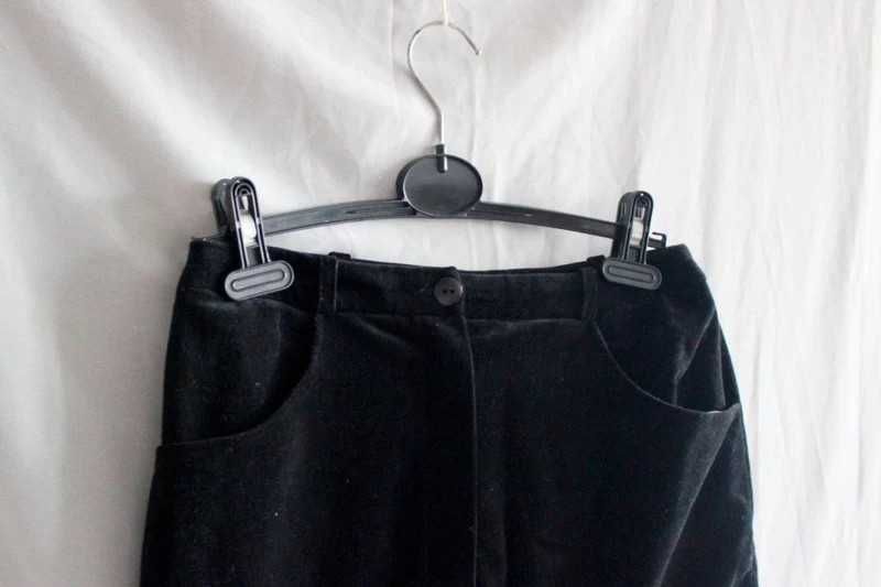 Czarna sztruksowa spódnica midi vintage retro