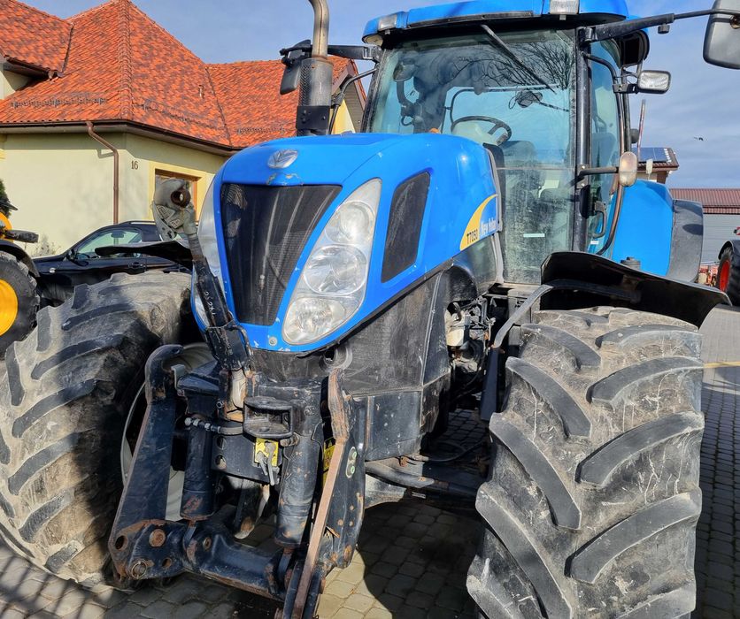 New Holland T7050