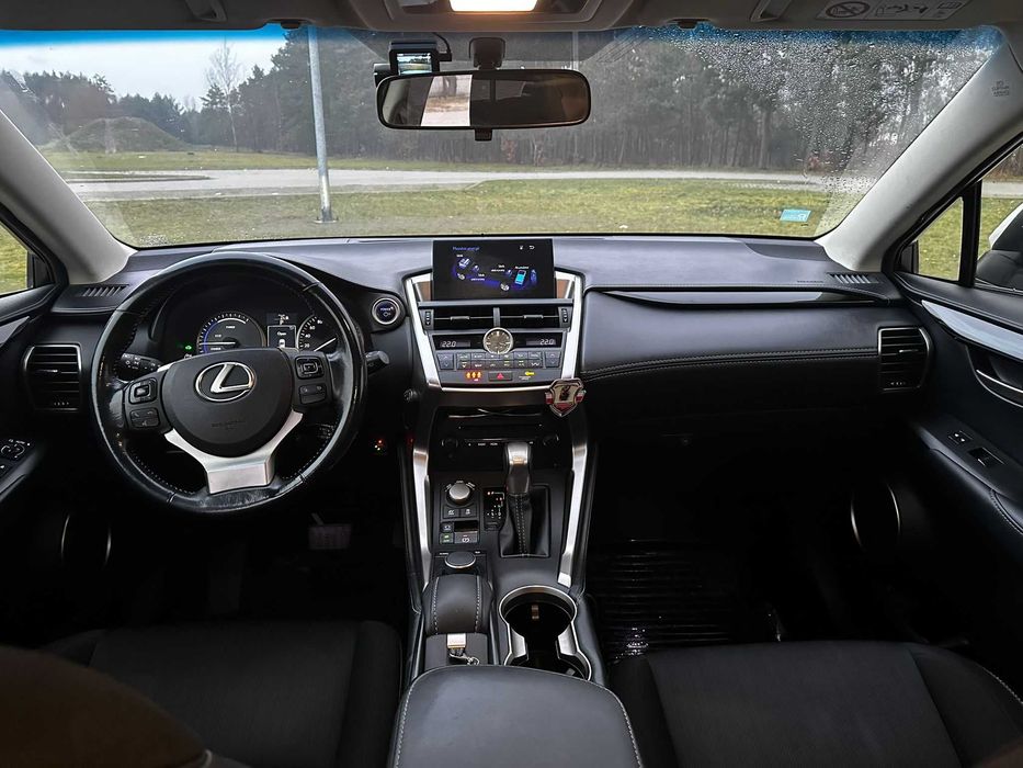 Lexus NX300H Hybryda