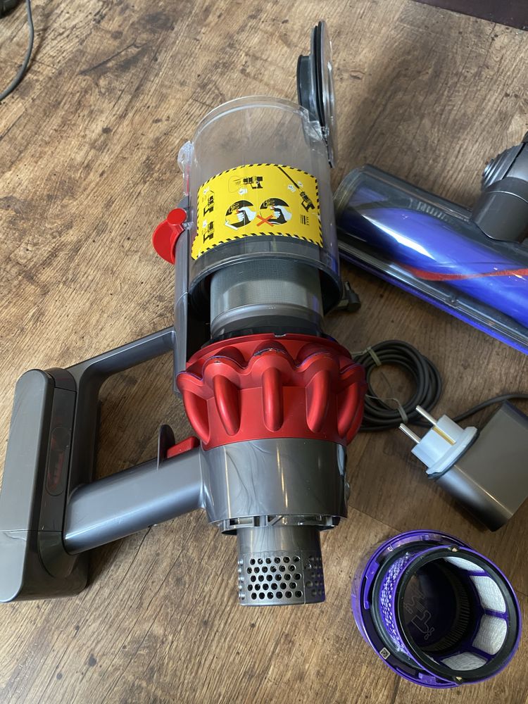 Пылесос аккумуляторный Dyson V10