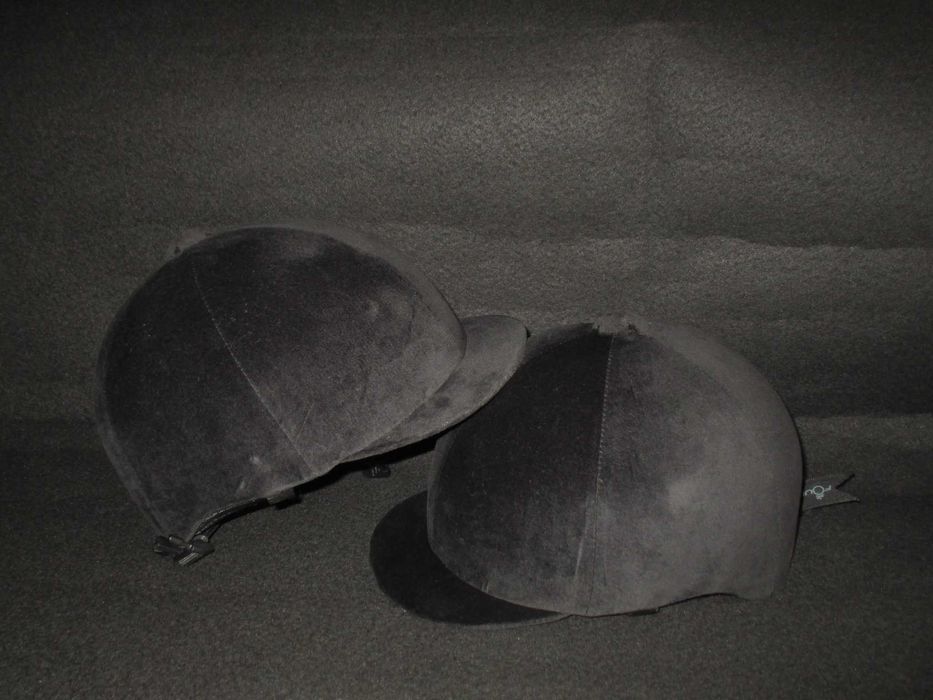 Toque de Equitação em Veludo Preto