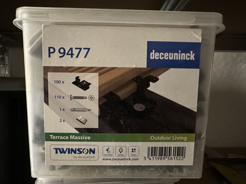 Klipsy Deceuninck Twinson do montazu deski kompozytowej.