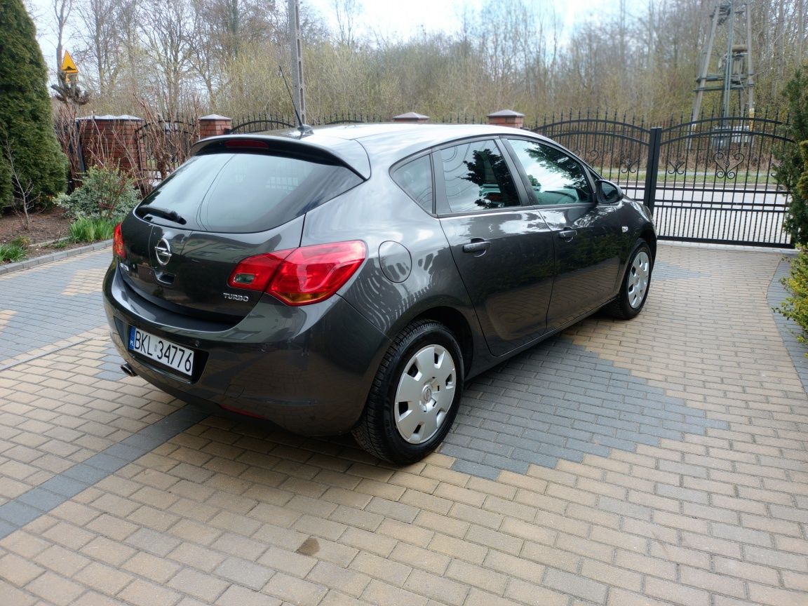 Opel Astra J / 1.4 turbo 140 KM / Grzana kierownica / Zadbany /