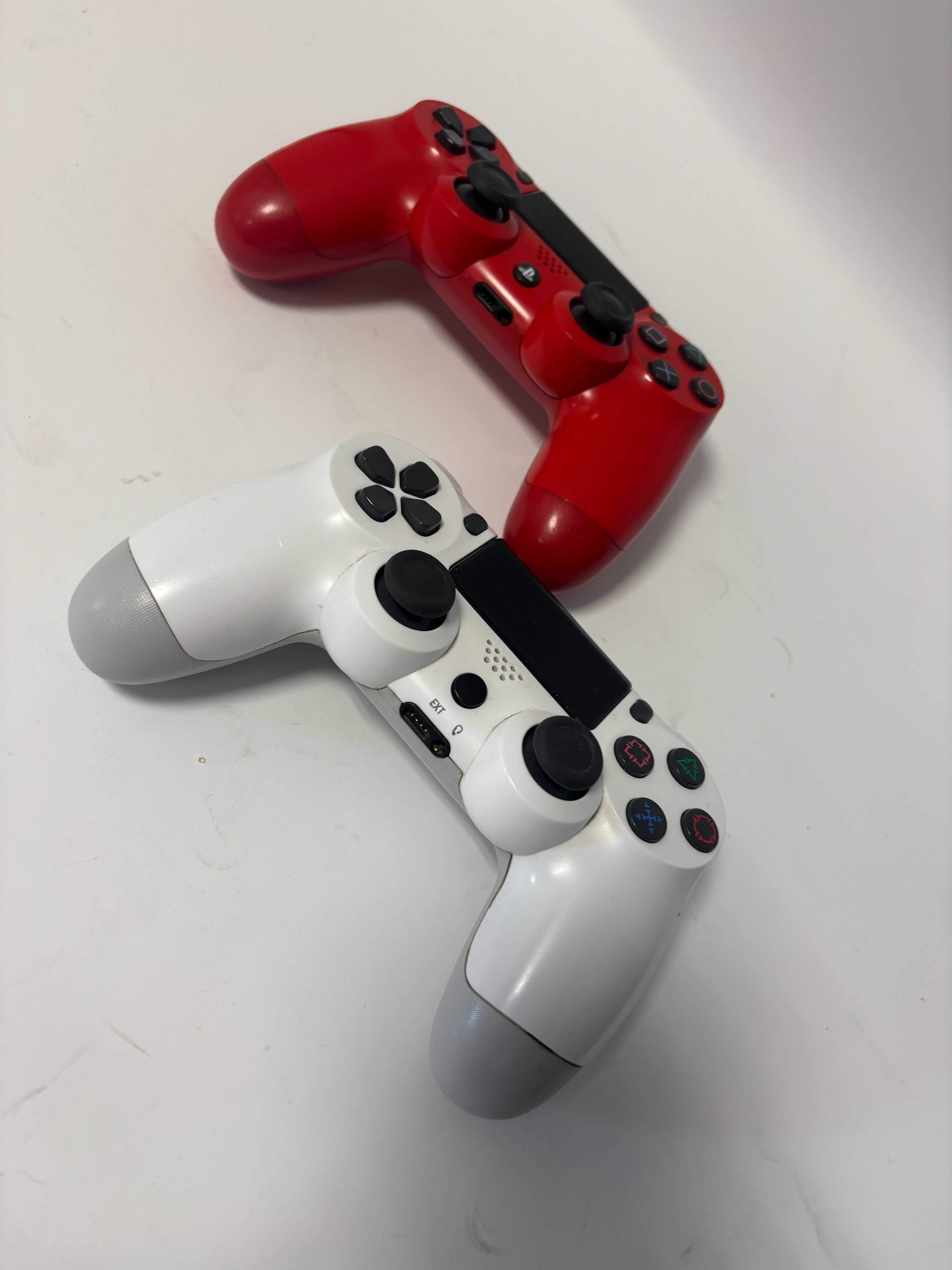 Pad do konsola Playstation 4 czerwony i biały