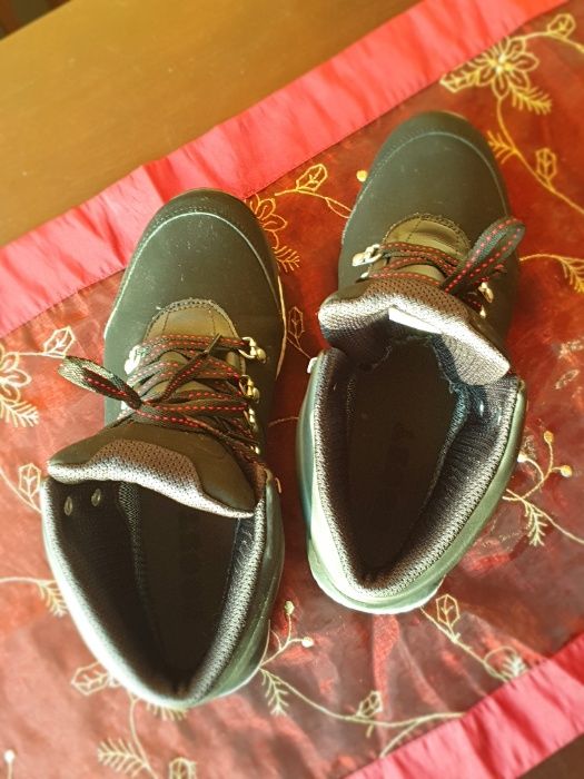 Buty zimowe marki ADIDAS rozmiar 42