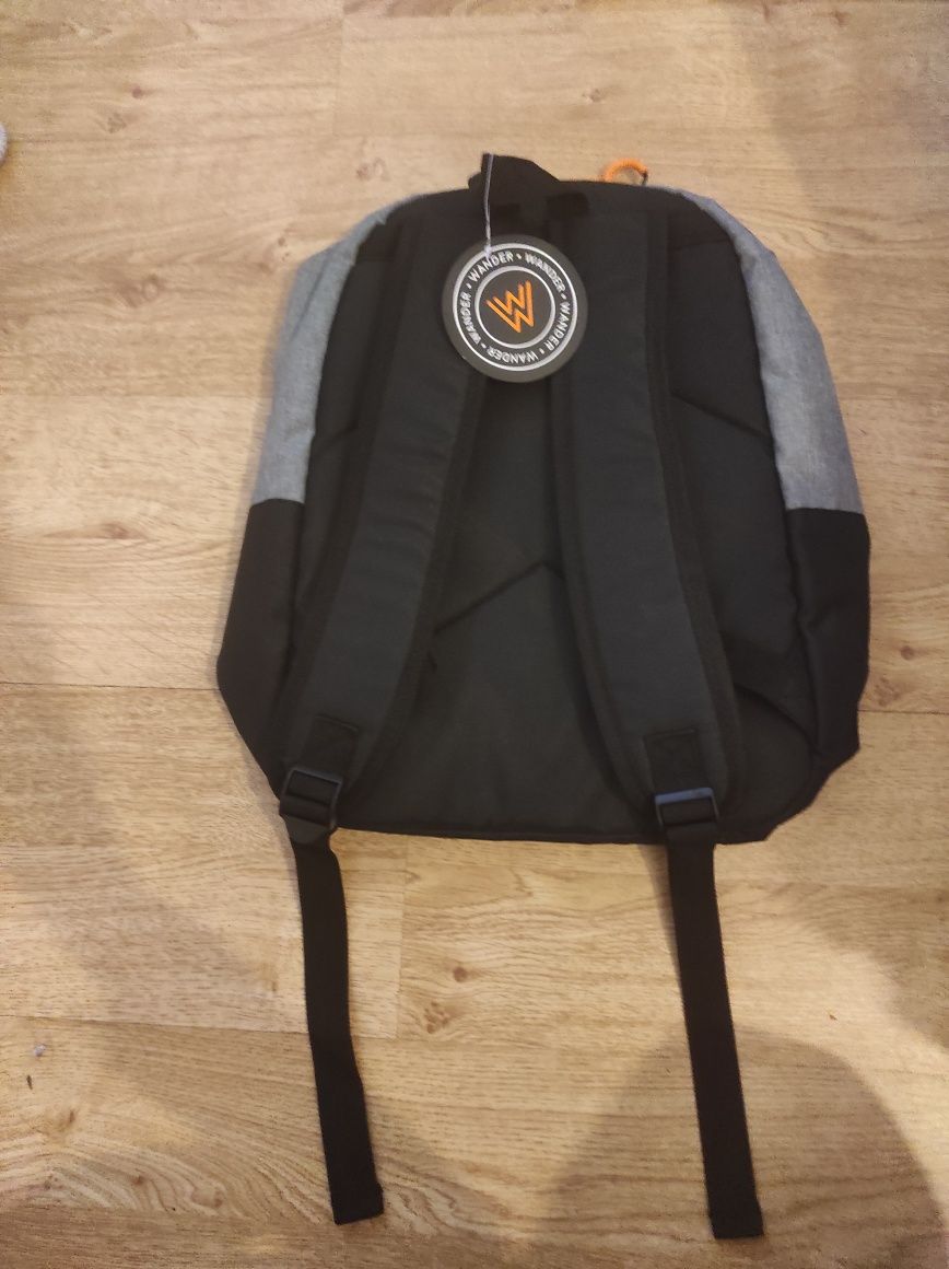 Mochila nova com etiqueta