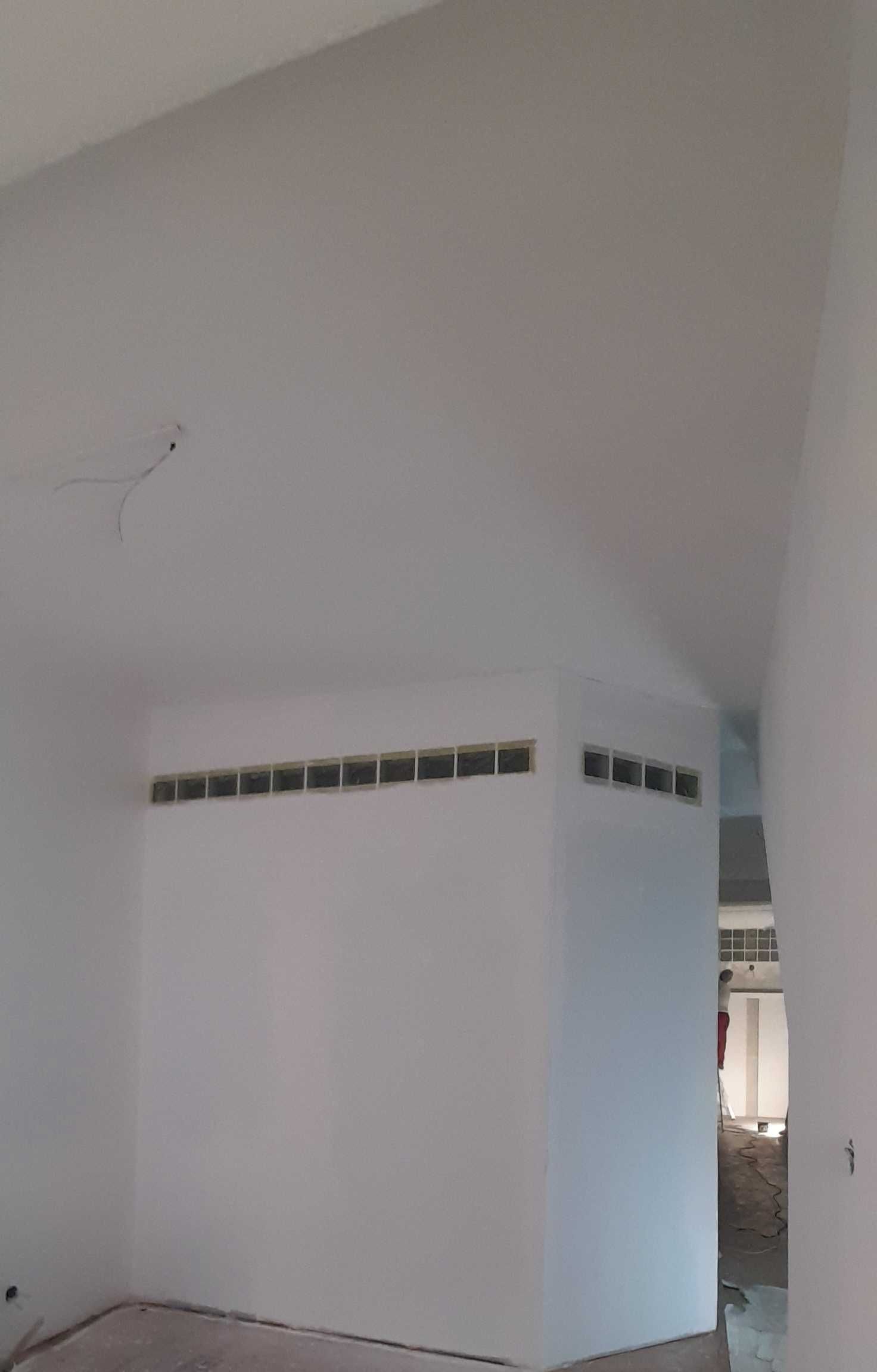 Pintura, pladur e piso flutuante.