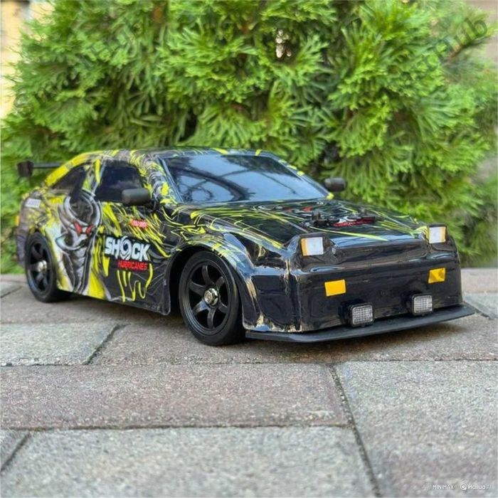 Машина на радиоуправлении 3.7V дрифтує підсвічування, парогенератор