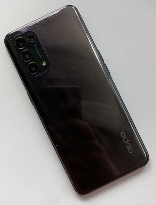 Oppo Reno 5 5G  wyświetlacz w idealnym stanie, pamięć 8/128, stan bdb