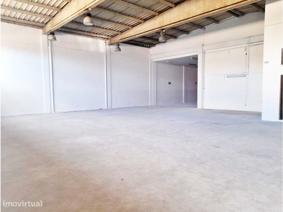 Armazém em Leça da Palmeira, junto à Exponor