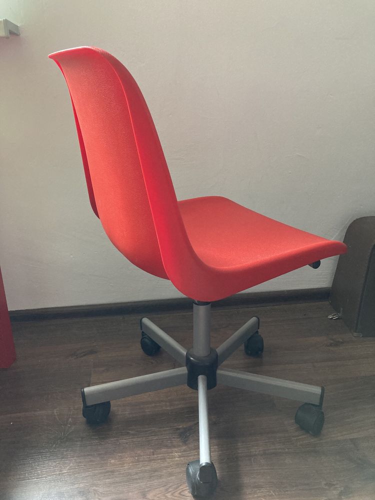 Krzesło do biurka + mały stolik Ikea