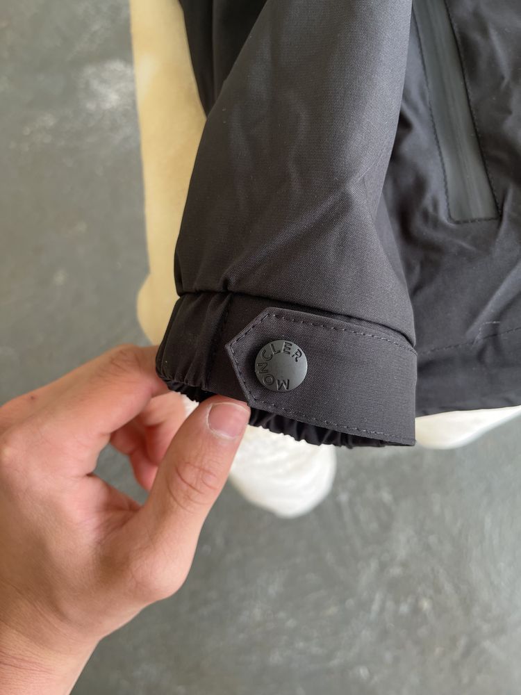 Corta vento  moncler