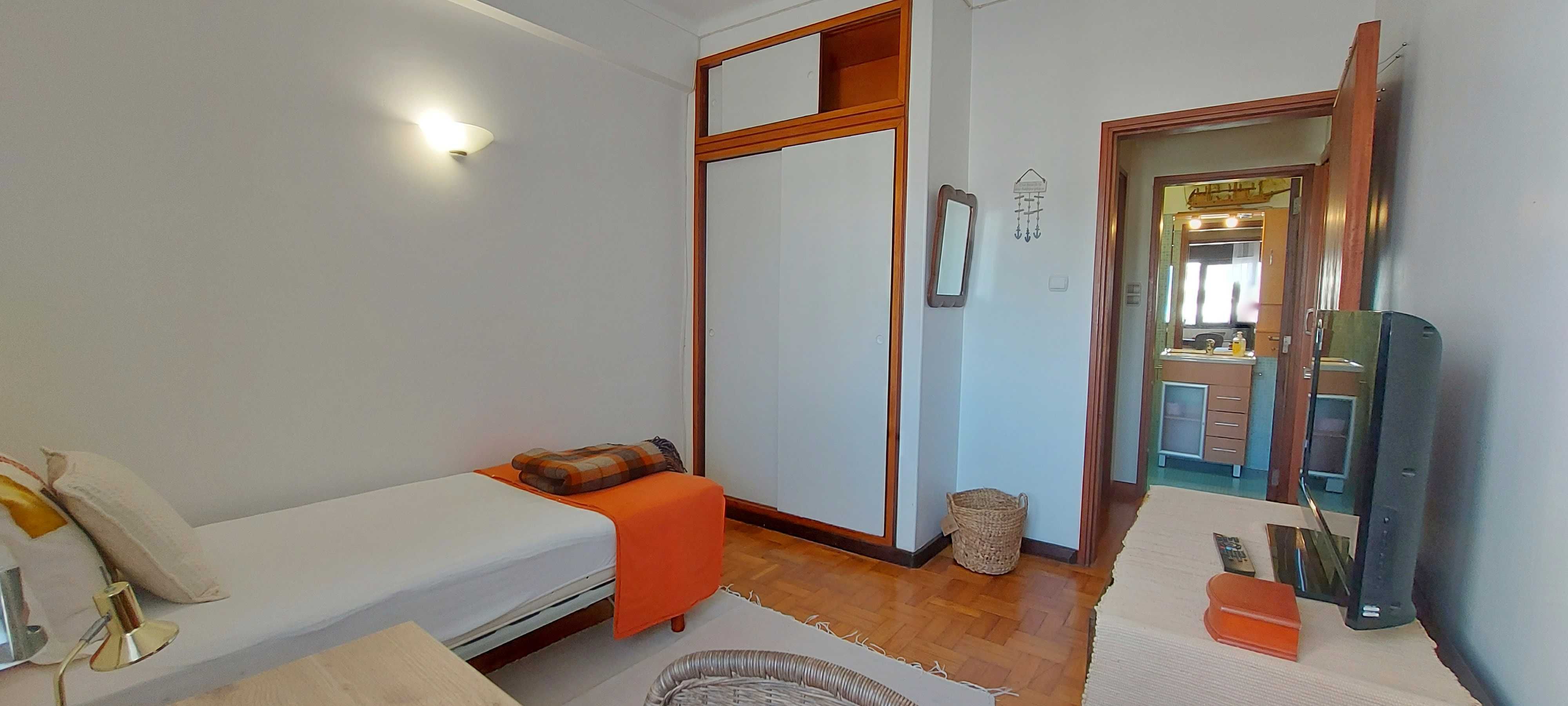Quarto com casa de banho privativa