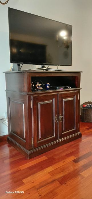 Móvel para tv em madeira castanho