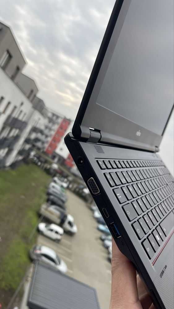 Fujitsu Lifebook E5511 | i5-1135G7 | 16GB RAM | SSD 256gb | Full HD