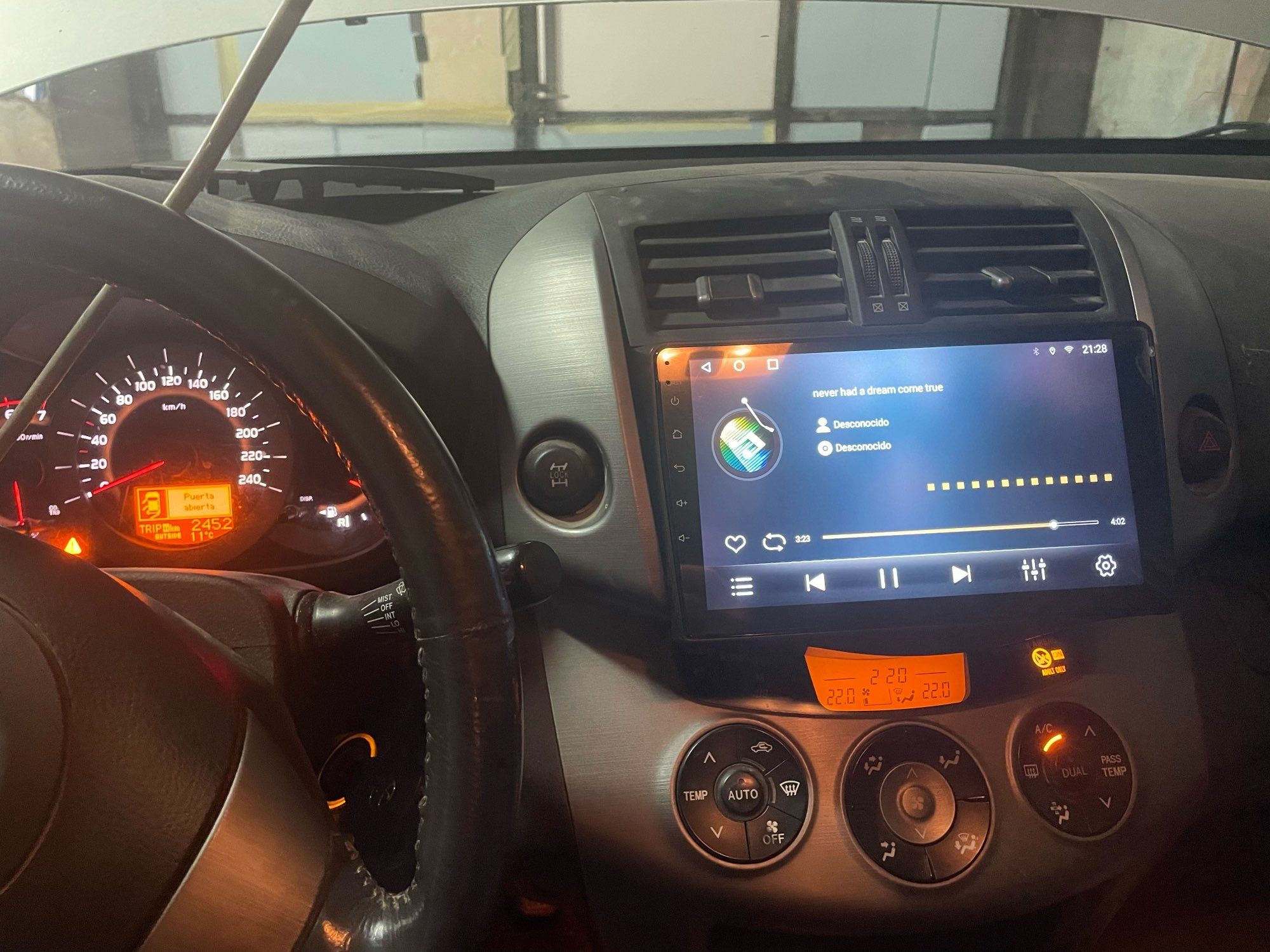 Автомагнитола Toyota Rav4 2005-2013 на android под камеру заднего вида