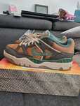 Air Force 3 Low x Nigo
Baroque Brown and Pecan w rozmiarze 45