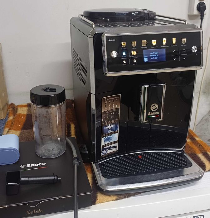 Кавомашина автоматична Saeco Xelsis SM7580 з молочником капучинатором