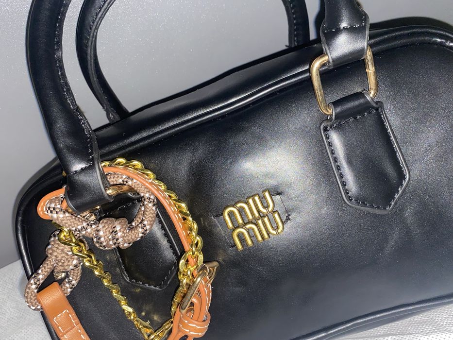 Сумка у стилі відомого італійського бренду