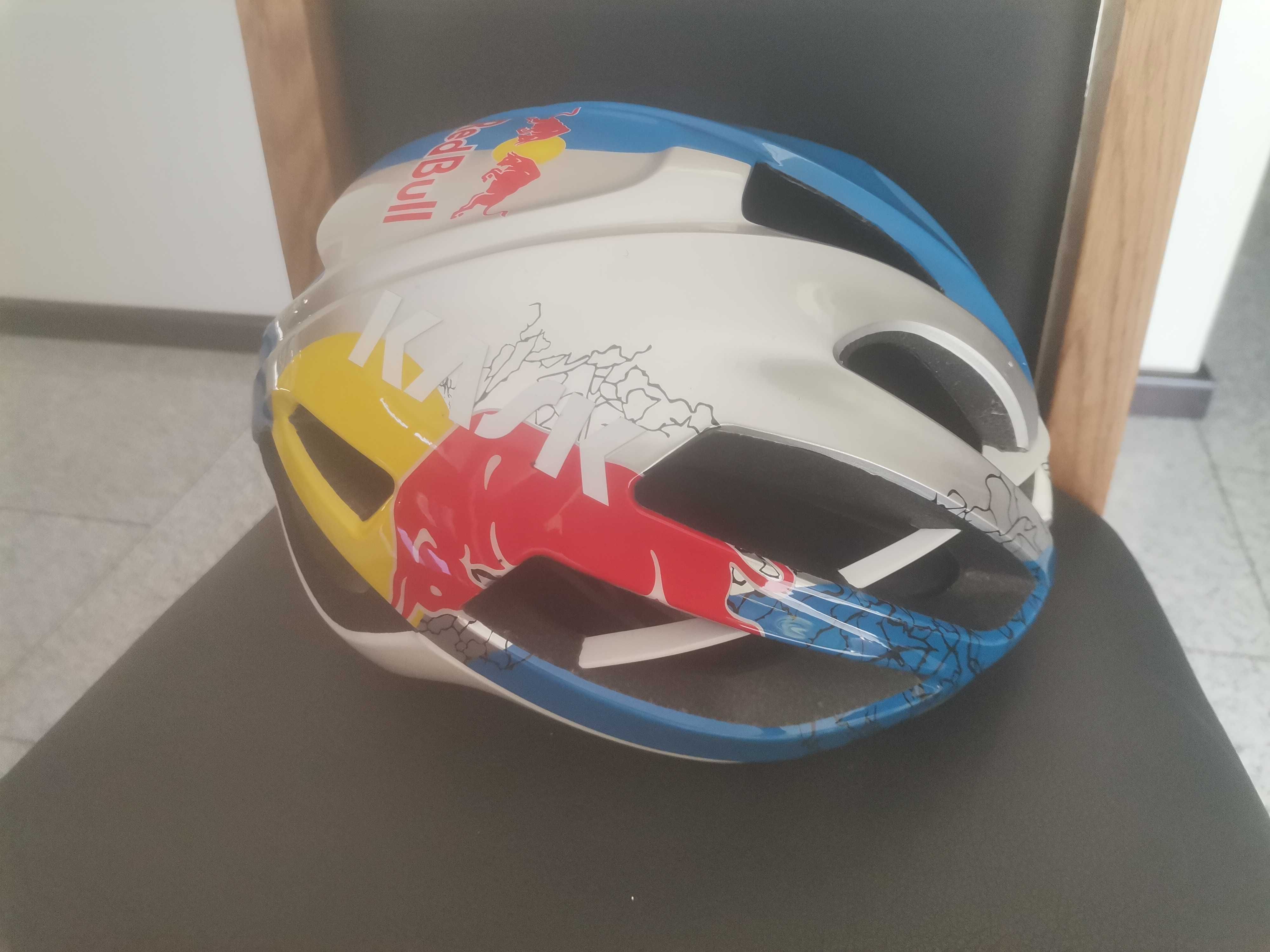 Kask rowerowy NOWY RED BULL