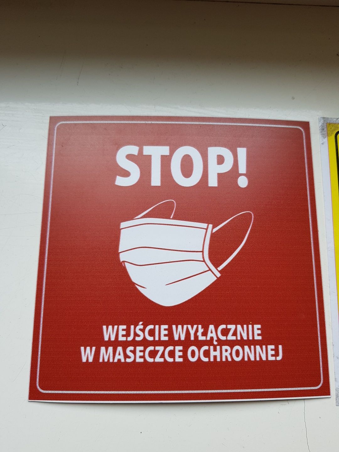 Tabliczka ostrzegawcza STOP wejście wyłącznie w maseczce ochronnej
