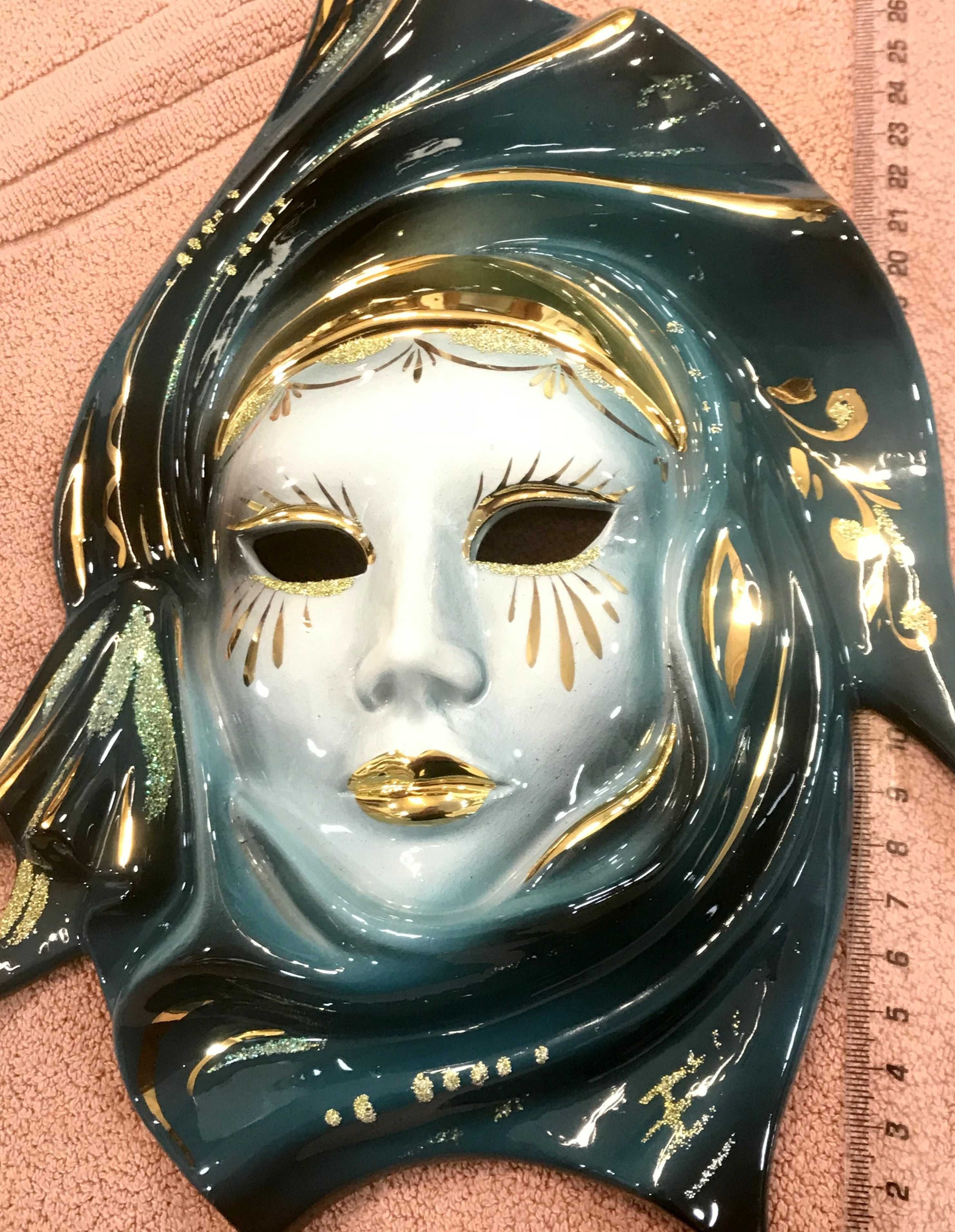 Máscaras Venezianas de Faiança e Porcelana