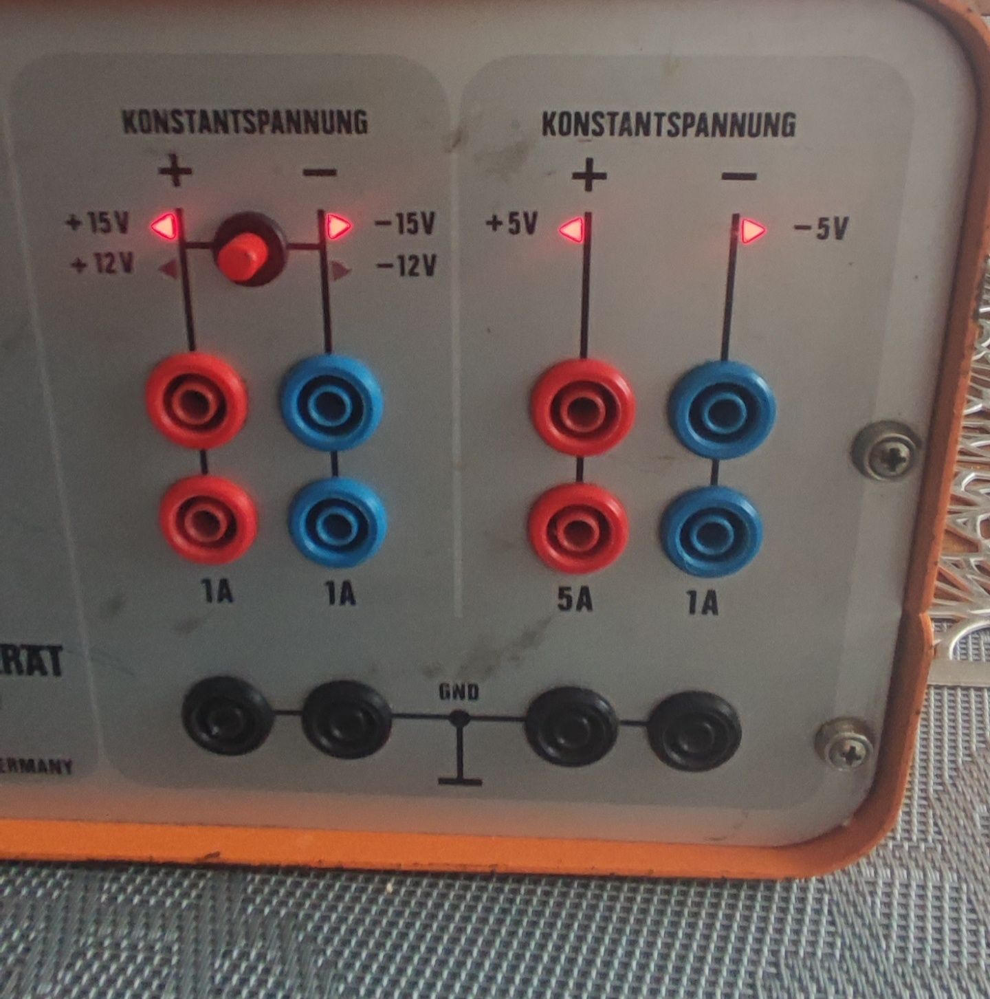 Zasilacz laboratoryjny Uniwatt NG 309