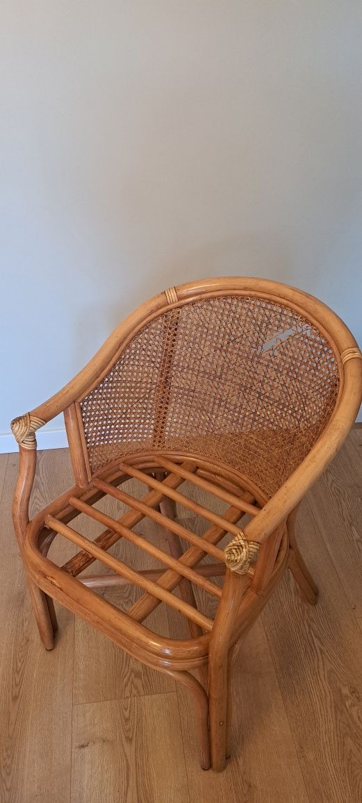 4 krzesla boho z rattanu z plecionką wiedeńską.