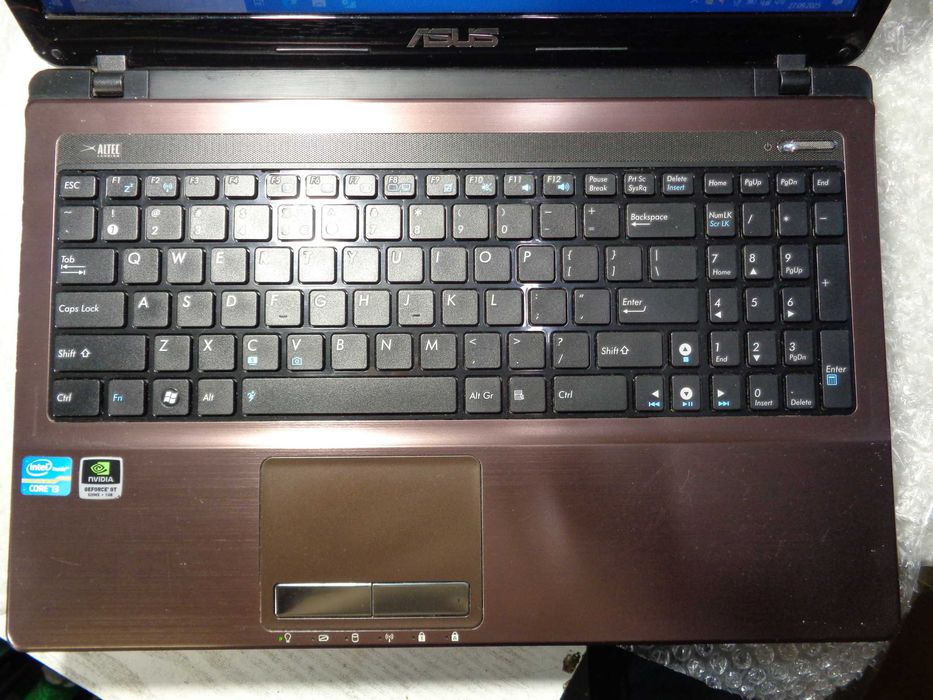 Tani laptop do codziennego użytku – ASUS X53S z Windows 10, SSD 256GB