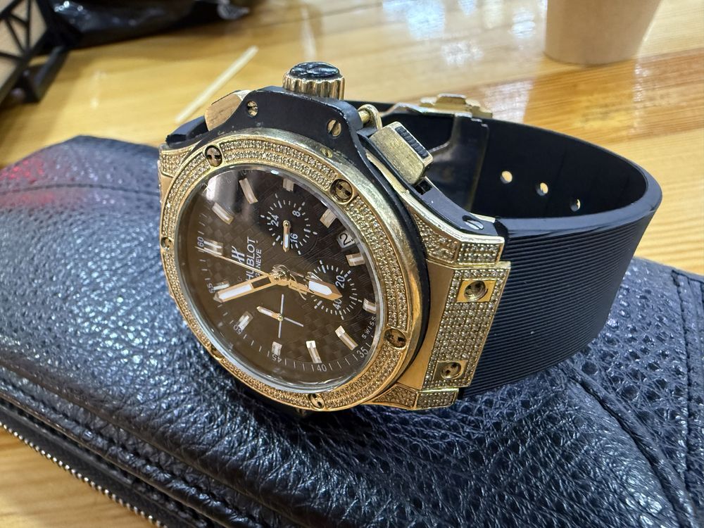 Золотые часы Hublot